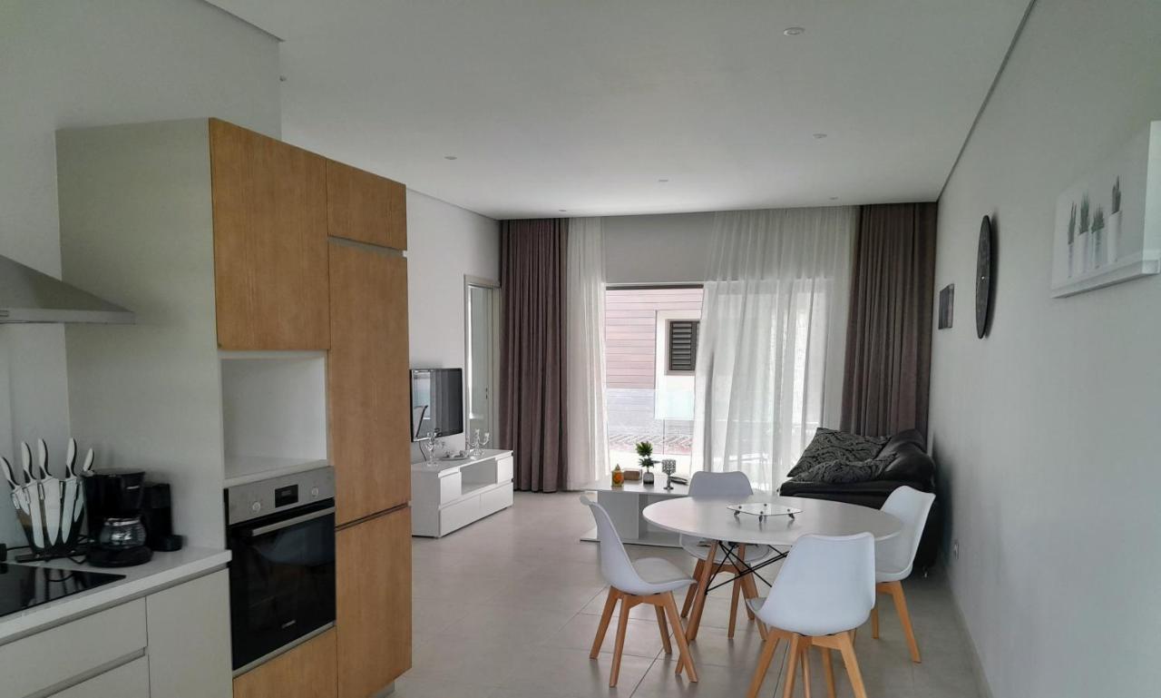 Appt Neuf De 2Ch Ds Residence Avec Piscine, Route Cotiere Grand Baie Exterior photo