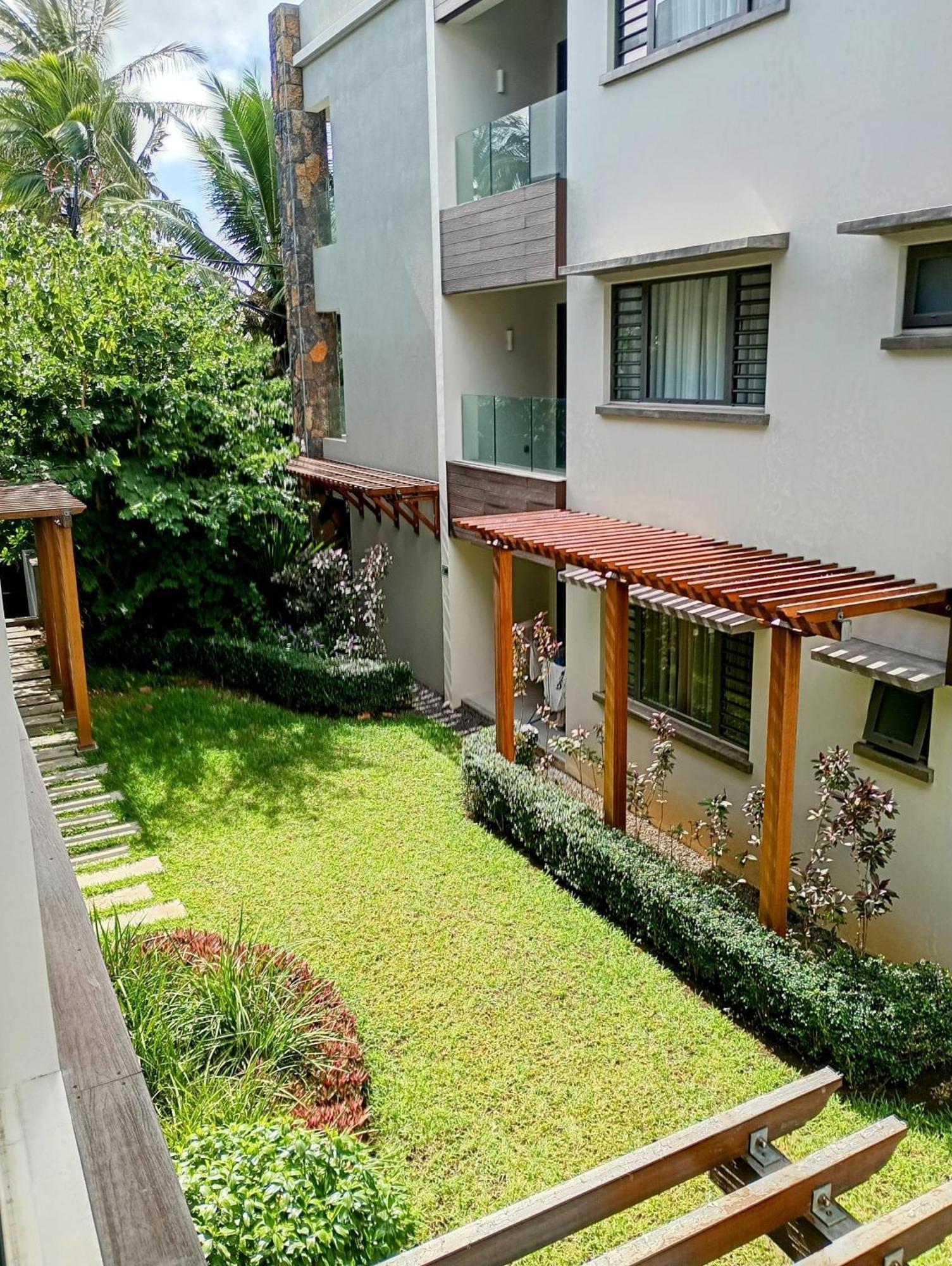 Appt Neuf De 2Ch Ds Residence Avec Piscine, Route Cotiere Grand Baie Exterior photo